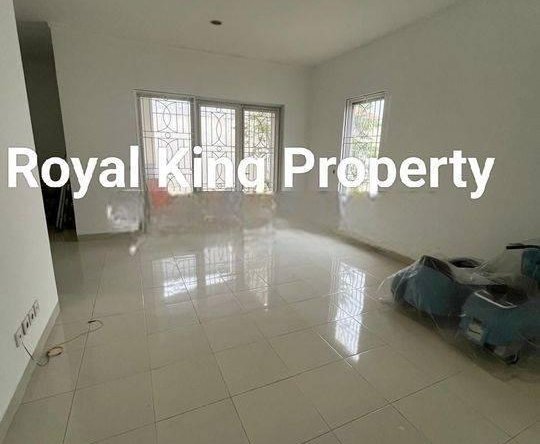 RUMAH DISEWA MURAH 2 tingkat Modernland Premier Park LT 200 ada kolam renang dalam cluster