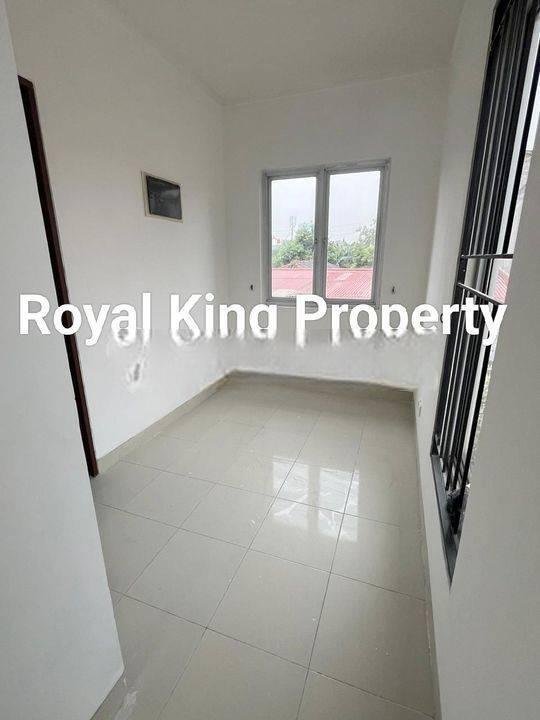 RUMAH DISEWA MURAH 2 tingkat Modernland Premier Park LT 200 ada kolam renang dalam cluster