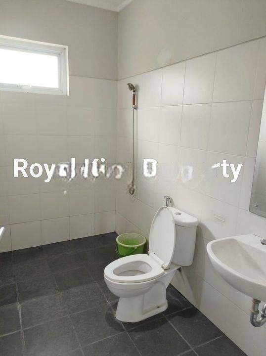 RUMAH DISEWA MURAH 2 tingkat Modernland Premier Park LT 200 ada kolam renang dalam cluster