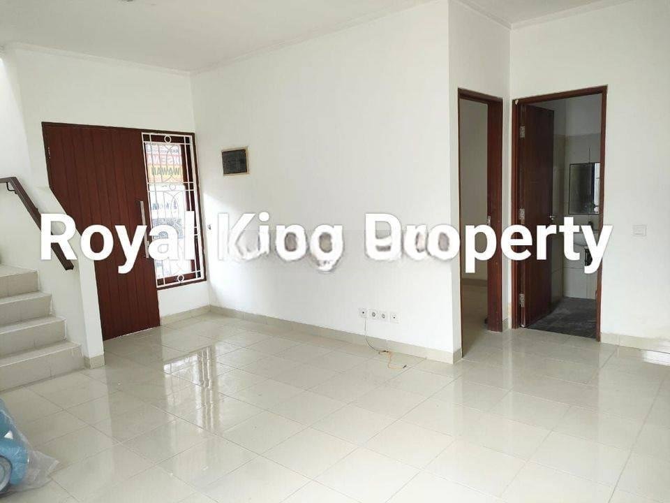 RUMAH DISEWA MURAH 2 tingkat Modernland Premier Park LT 200 ada kolam renang dalam cluster