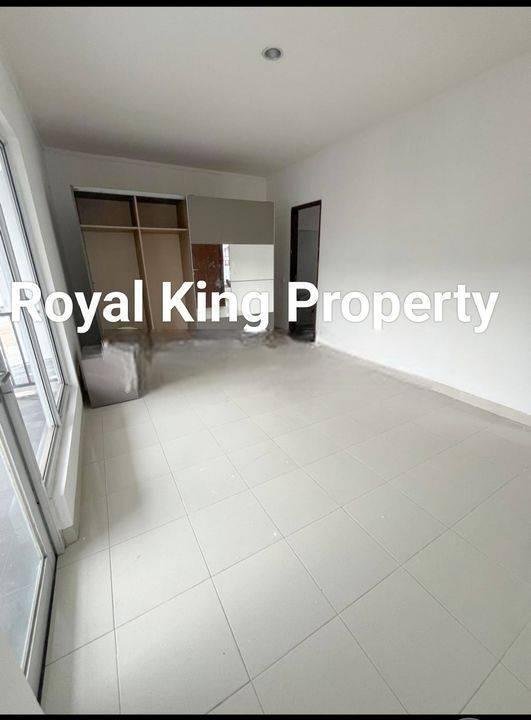 RUMAH DISEWA MURAH 2 tingkat Modernland Premier Park LT 200 ada kolam renang dalam cluster