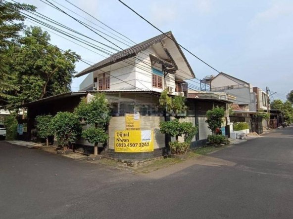 Rumah Hoek 2 Lantai Perlu Renovasi di Cluster Citra Garden 1