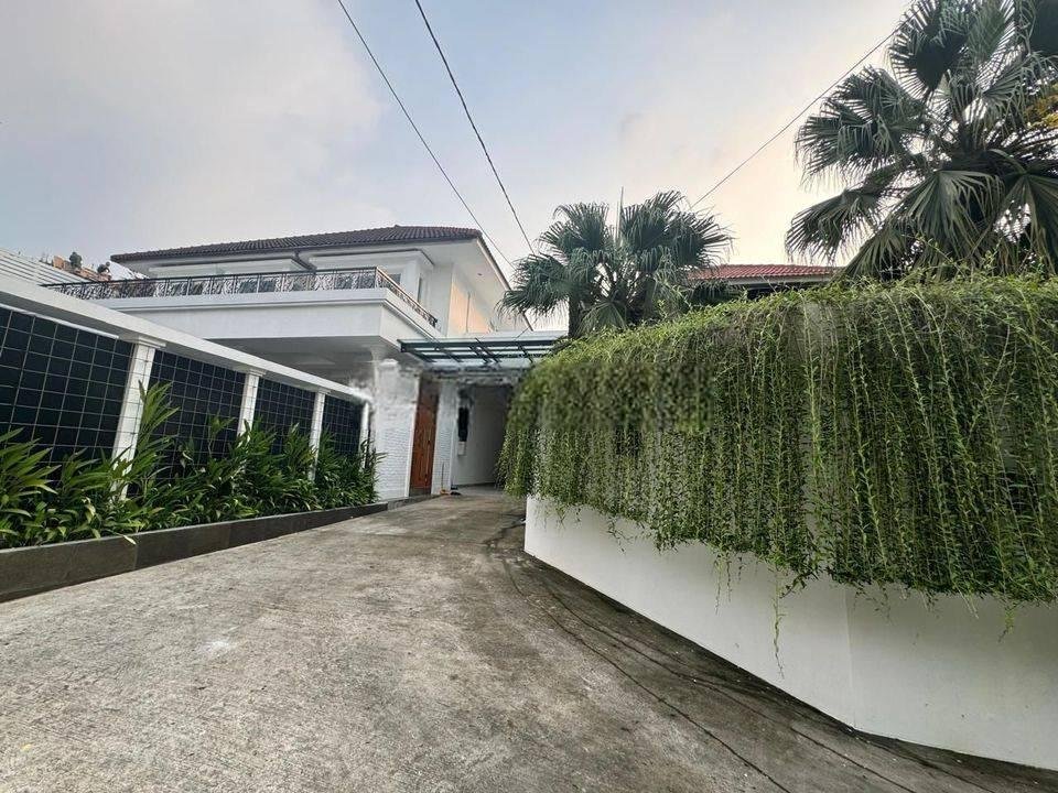For Rent Furnished Luxury Tropical House in Kemang