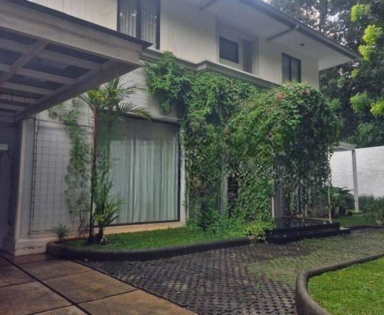 Dijual Rumah Area Brawijaya. RARE. Rindang