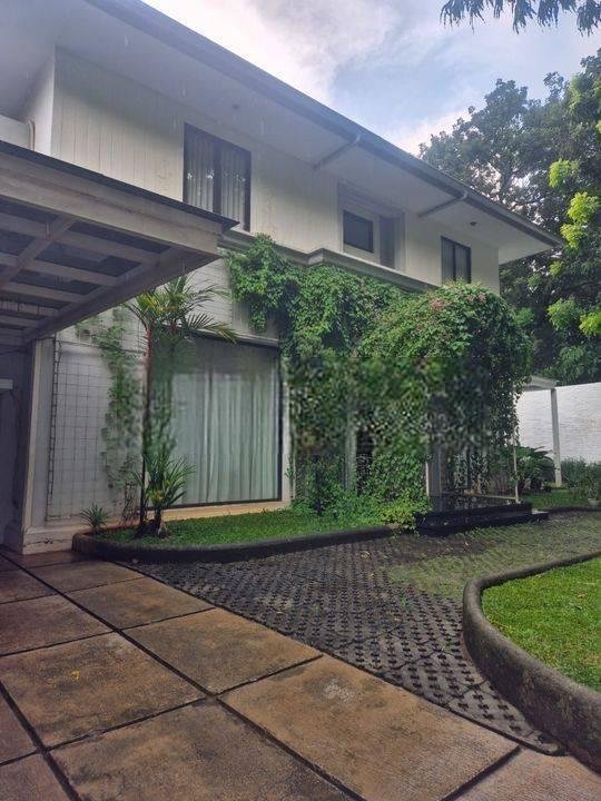 Dijual Rumah Area Brawijaya. RARE. Rindang