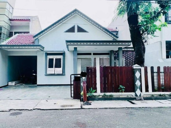 DISEWAKAN RUMAH 2 LANTAI DEKAT STASIUN MRT BLOK M KEBAYORAN LAMA