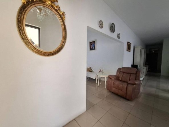 Rumah di Lingkungan Komersil Dan Bersih Kawasan Gandaria