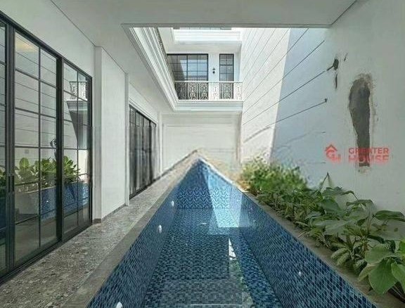 LEBAK BULUS - RUMAH KLASIK BARU DALAM KOMPLEK (T/B: 304/740)