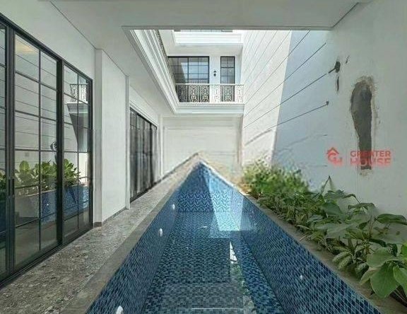 LEBAK BULUS - RUMAH KLASIK BARU DALAM KOMPLEK (T/B: 304/740)