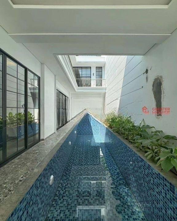 LEBAK BULUS - RUMAH KLASIK BARU DALAM KOMPLEK (T/B: 304/740)