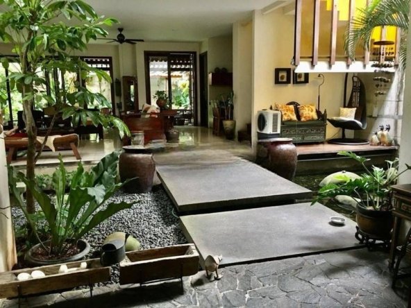 NUANSA BALI KONTEMPORER RUMAH DI PERMATA HIJAU 2 Lantai SHM Bagus
