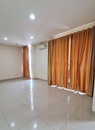 RUMAH LONG BEACH PIK 1 SHM 3.5 LANTAI- BAGUS SIAP HUNI