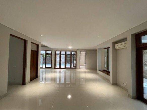 KAN RUMAH DI BRAWIJAYA COCOK UNTUK RESIDENCE, KANTOR DAN KLINIK KECANTIKAN 38 KAN RUMAH DI BRAWIJAYA COCOK UNTUK RESIDENCE, KANTOR DAN KLINIK KECANTIKAN KAN RUMAH DI BRAWIJAYA COCOK UNTUK RESIDENCE