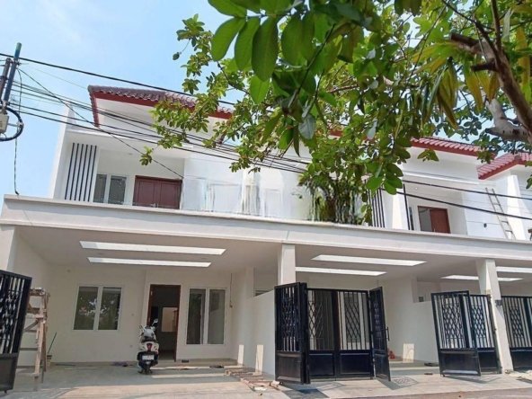 RUMAH ELEGANT DEPAN TAMAN LOKASI STRATEGIS DEKAT KRL PASAR MINGGU DEKAT AEON DALAM KOMPLEK DI PASAR MINGGU JAKARTA SELATAN