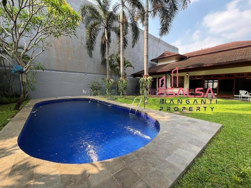 Disewakan Rumah Cantik Asri Nyaman Taman Luas Dan Semi Furnished Harga Murah Siap Huni Dekat Sekolah Dan Perkantoran Dan Cafe Bebas Banjir Area Pejaten Kemang Jakarta Selatan