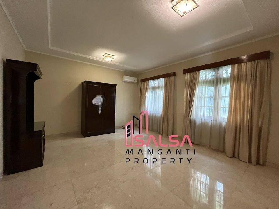 Disewakan Rumah Cantik Asri Nyaman Taman Luas Dan Semi Furnished Harga Murah Siap Huni Dekat Sekolah Dan Perkantoran Dan Cafe Bebas Banjir Area Pejaten Kemang Jakarta Selatan