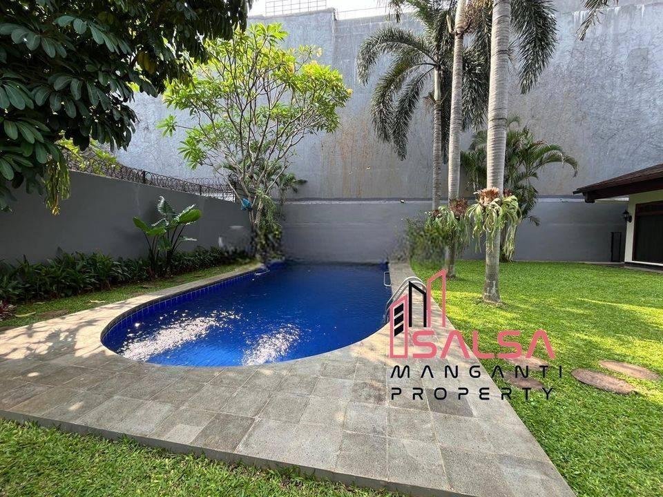 Disewakan Rumah Cantik Asri Nyaman Taman Luas Dan Semi Furnished Harga Murah Siap Huni Dekat Sekolah Dan Perkantoran Dan Cafe Bebas Banjir Area Pejaten Kemang Jakarta Selatan