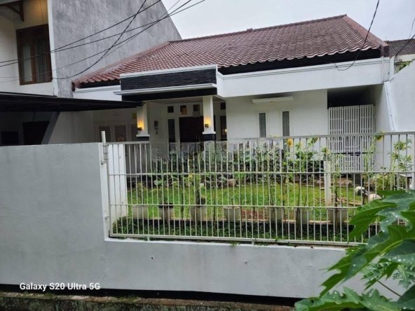 Rumah Terawat 2 Lantai Siap Huni di Lokasi Strategis Lebak Bulus
