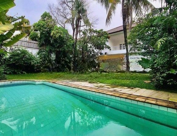 Rumah Homey Harga Menarik Di Kemang Lingkungan Bebas Banjir