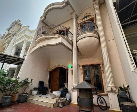 Rumah Pantai Indah Kapuk Luas 7x25. Tinggal Cat Ulang Langsung Huni