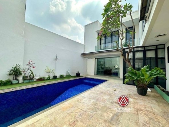 Rumah Mewah 3 Lantai Di Town House Eksklusif