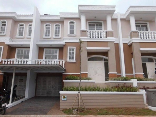 Rumah 3 Lantai di europe Boulevard 10x25 green lake city