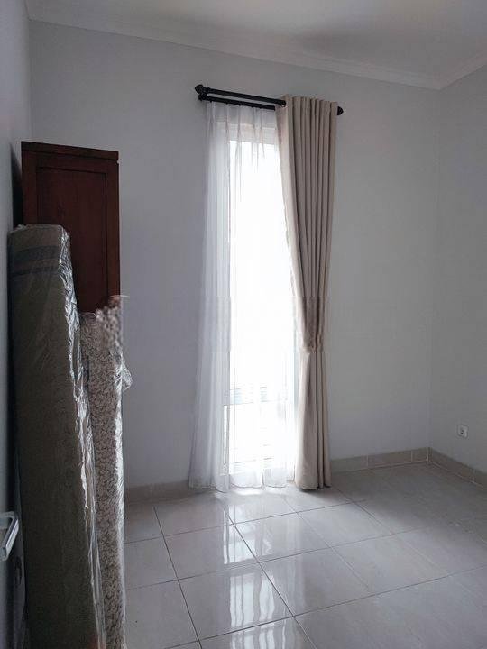 Disewakan rumah semi furnish di cluster Carillo Gading Serpong