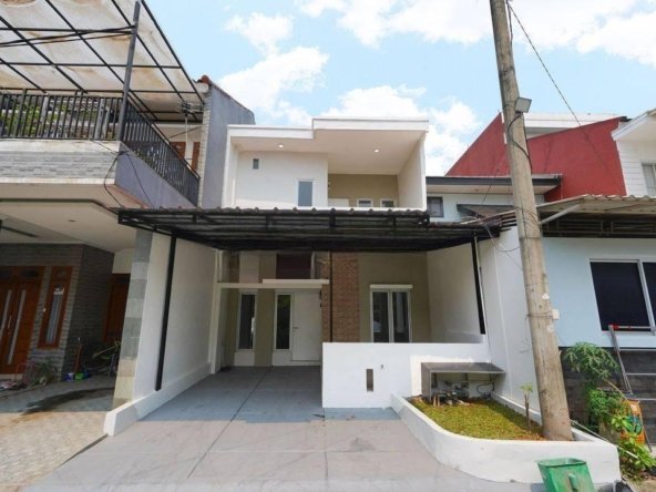 Rumah Jalan Luas Sudah Renov dekat Pintu Tol BSD Harga Nego J16125