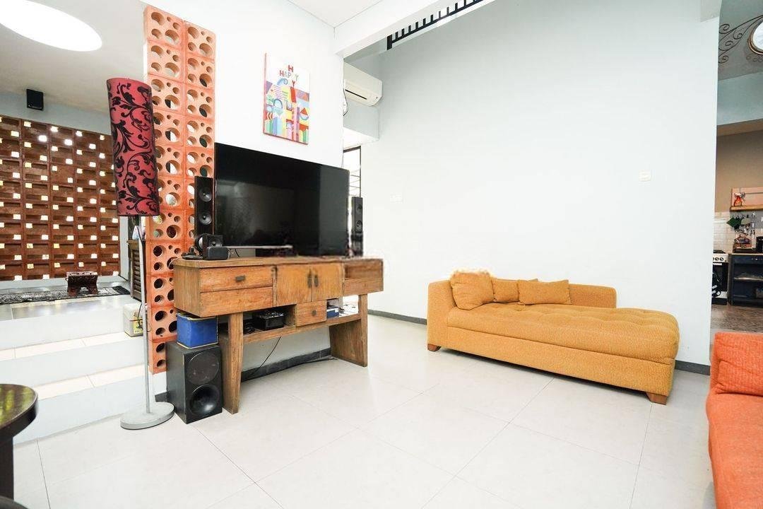 Rumah Luas Idaman di Bintaro Semi Furnished dekat Bintaro Jaya Xchange Mall J11293