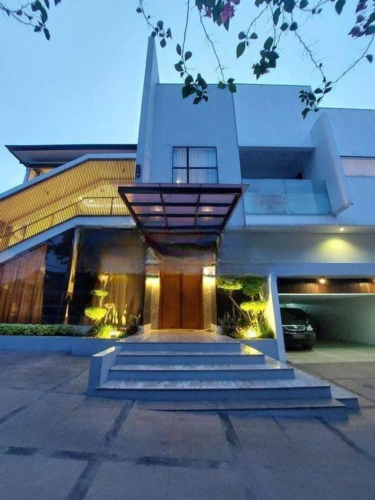 Rumah Mewah di Lokasi Paling Bagus di Daerah Tebet Barat