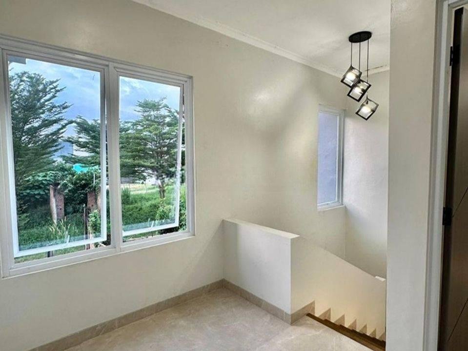 Rumah Modern 2 Lt Free Renov 6 menit ke Mall Paradise Walk Serpong J24069