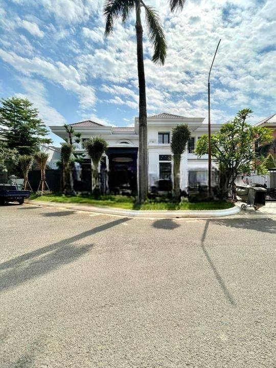 Rumah Baru mewah Design Clasic Jalan Lebar Di Pondok Indah Jaksel