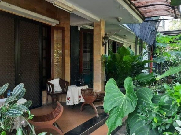 Jual Cepat Rumah Asri Depan Taman