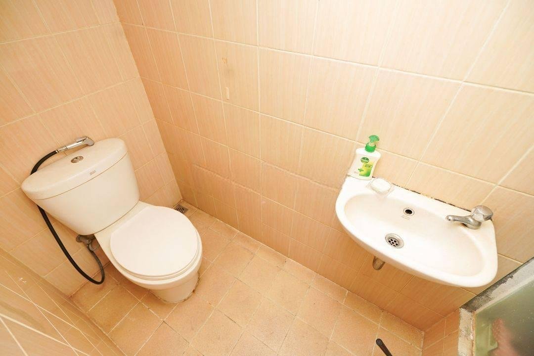 Rumah 2 Lt Carport Luas Bisa Nego dekat Teraskota