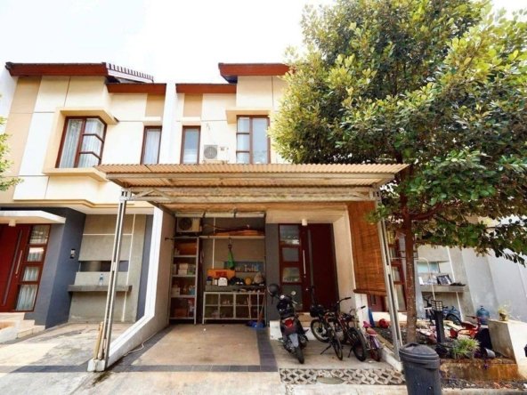 Rumah 2 Lt Carport Luas Bisa Nego dekat Teraskota