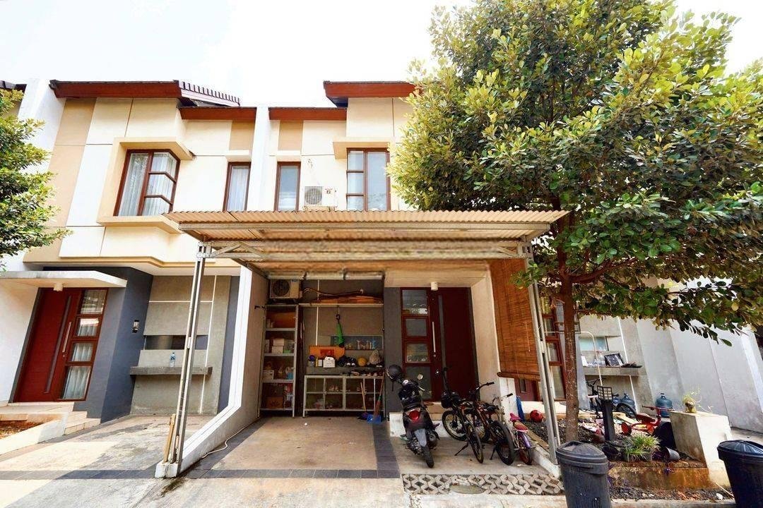 Rumah 2 Lt Carport Luas Bisa Nego dekat Teraskota