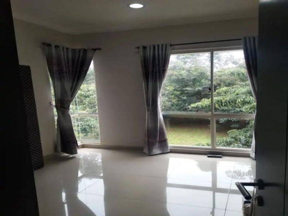 Rumah Seken Cantik Harga Nego dekat he Breeze BSD City Dibantu KPR J19051