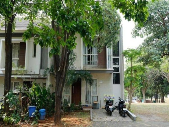 Rumah Seken Cantik Harga Nego dekat he Breeze BSD City Dibantu KPR J19051