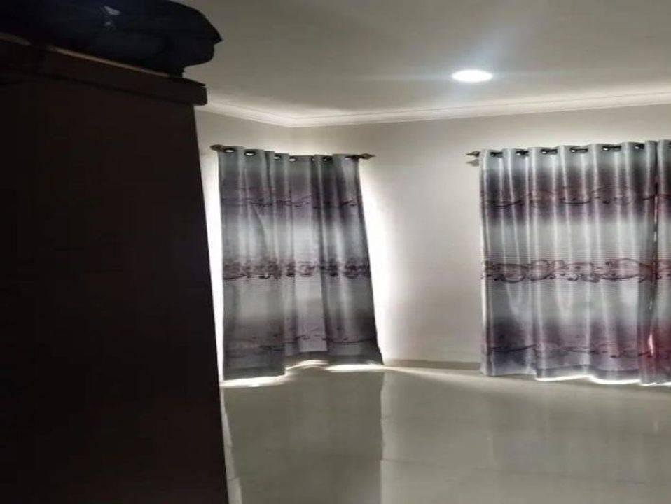 Rumah Seken Cantik Harga Nego dekat he Breeze BSD City Dibantu KPR J19051