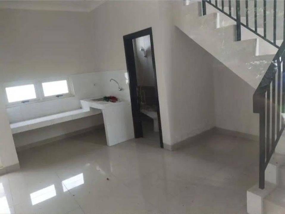 Rumah Seken Cantik Harga Nego dekat he Breeze BSD City Dibantu KPR J19051