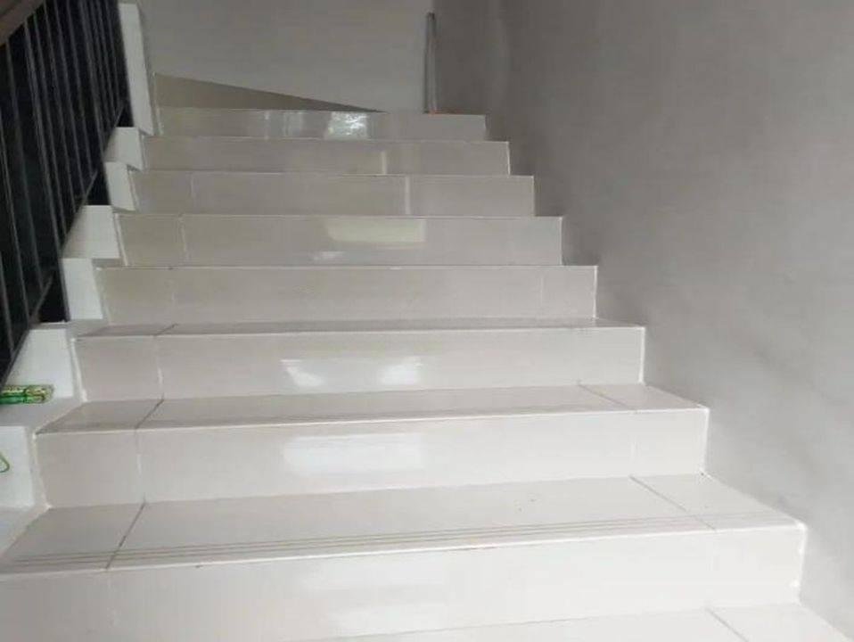 Rumah Seken Cantik Harga Nego dekat he Breeze BSD City Dibantu KPR J19051