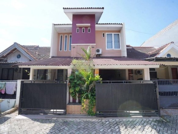 Rumah SHM 2 Lt Hadap Selatan dekat Sekolah dan Mall di Tangerang Siap KPR J21424