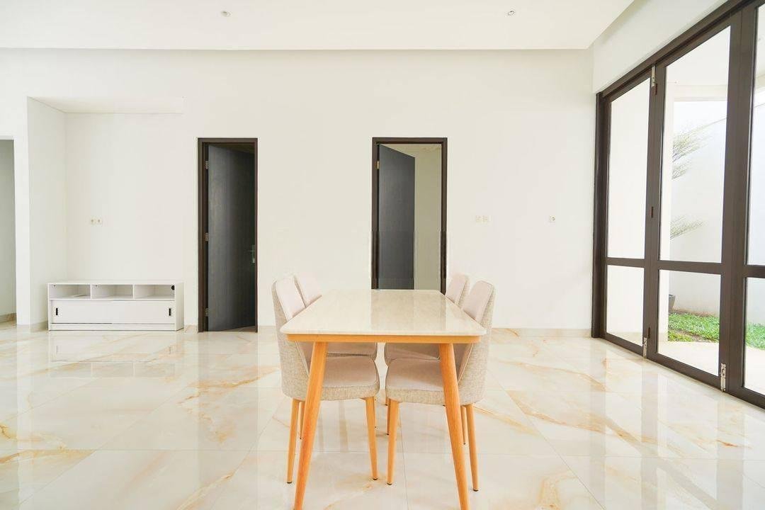 Rumah Baru Renov Carport Luas dekat Mall Living World Alam Sutera Harga Nego J15975