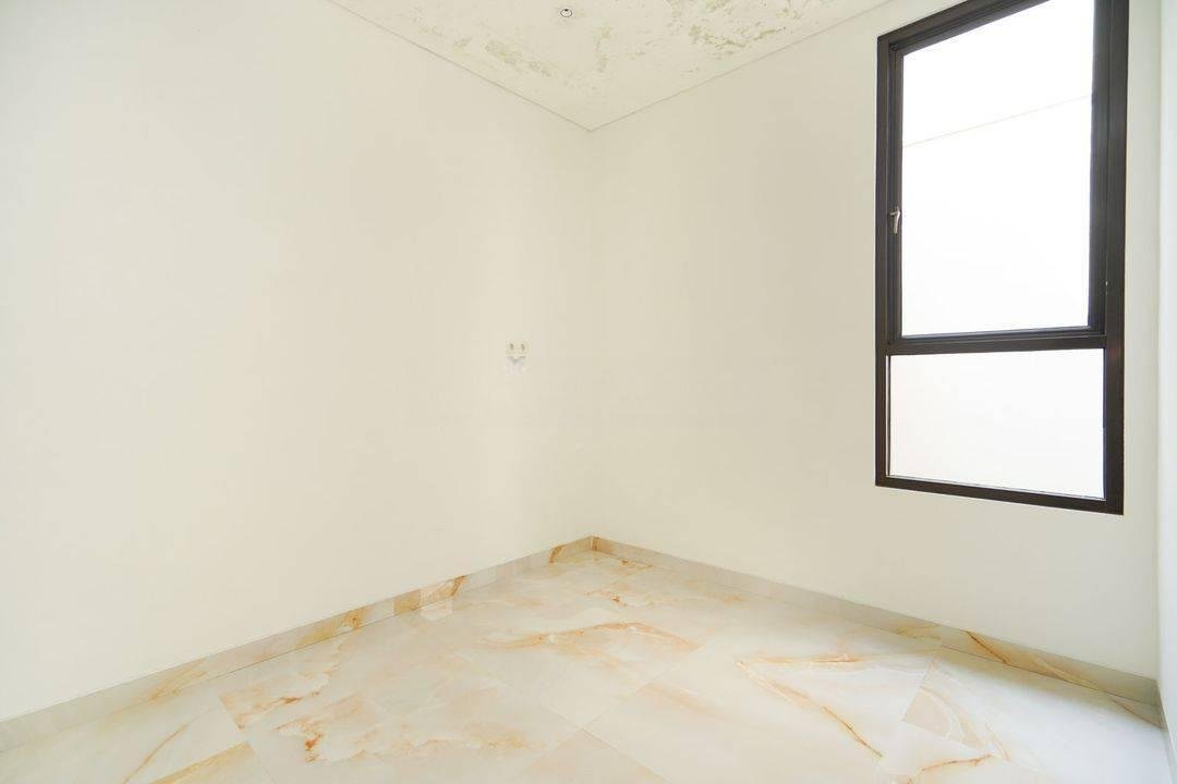 Rumah Baru Renov Carport Luas dekat Mall Living World Alam Sutera Harga Nego J15975