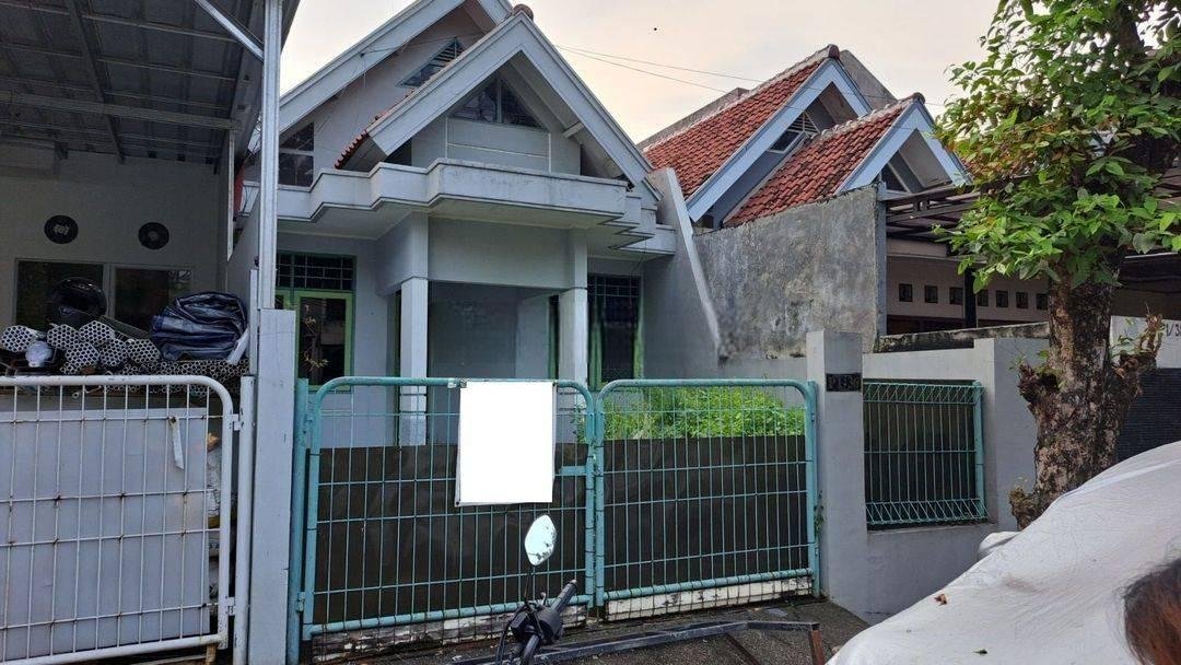 Rumah Gratis Renov LT 120 Hadap Timur Bisa Nego dekat Pintu Tol di Tangerang Siap KPR J24091