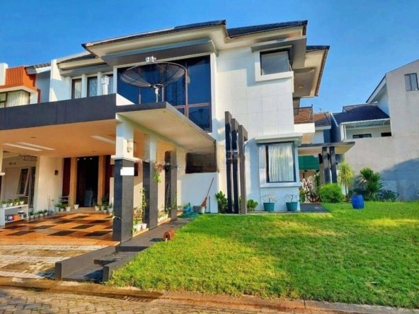 Rumah Seken Cantik LT 224 Harga Nego dekat Sekolah dan Mall BSD City Dibantu KPR J22380