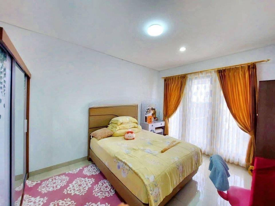 Rumah Seken Cantik LT 224 Harga Nego dekat Sekolah dan Mall BSD City Dibantu KPR J22380