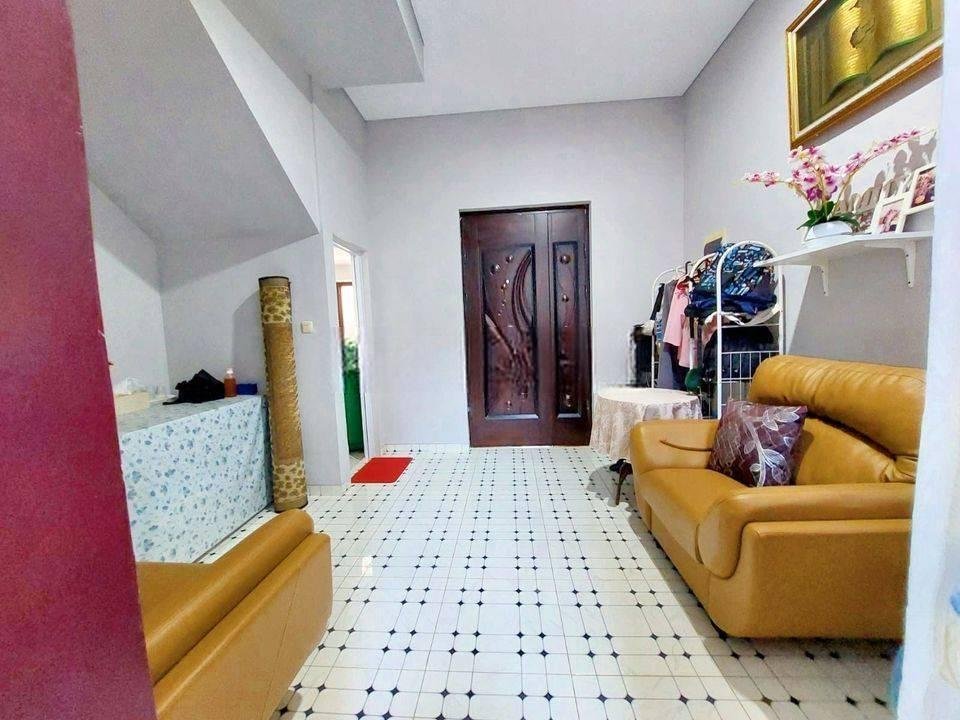 Rumah Seken Cantik LT 224 Harga Nego dekat Sekolah dan Mall BSD City Dibantu KPR J22380