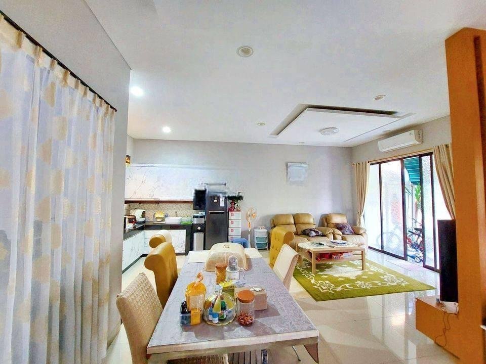 Rumah Seken Cantik LT 224 Harga Nego dekat Sekolah dan Mall BSD City Dibantu KPR J22380