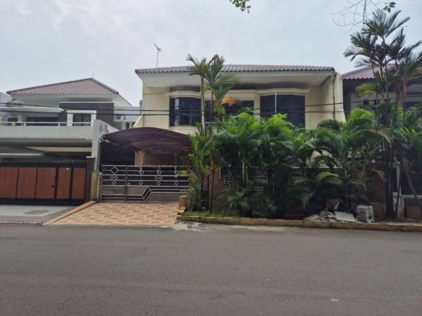 Rumah Dengan Kolam Renang Cantik di Kalimalang Jakarta Timur